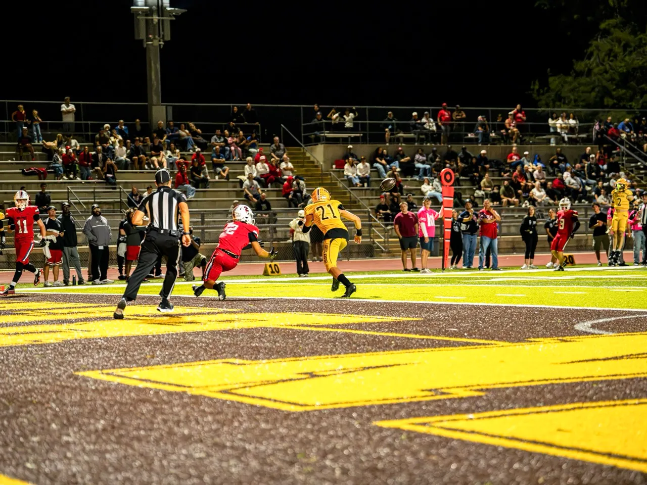 Great Oak Wide Receiver, Blake Certeza (2) makes a big catch for a touchdown. Photo by Brian Umali