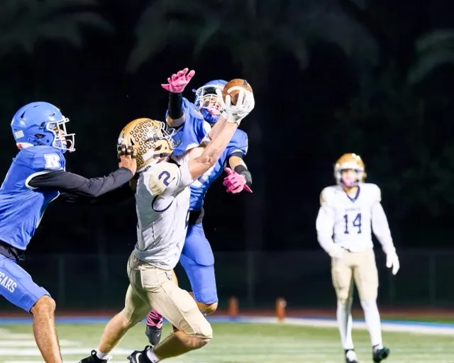 Vista Murrieta’s WR Brock Norman (2) comes up with a tough catch between two Norco defenders on a deep go route to put Vista within scoring range